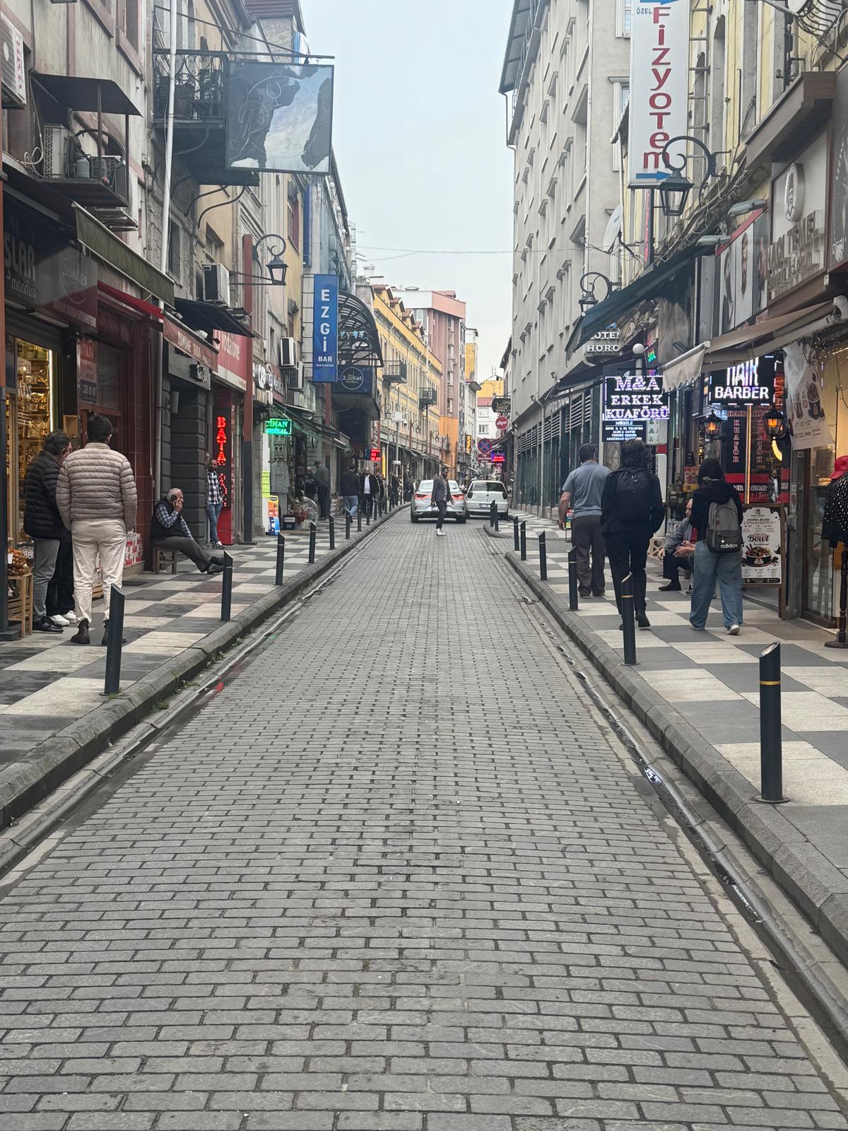 MABEL TOPALOĞLU'NDAN DEVREN KİRALIK DÜKKAN